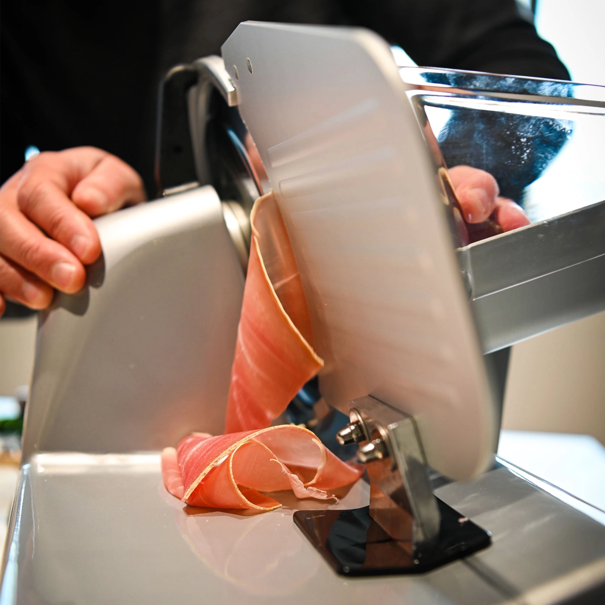 Le Pratique - Professionele Italiaanse Snijmachine 180 Watt - 300mm mes - sfeerbeeld 1